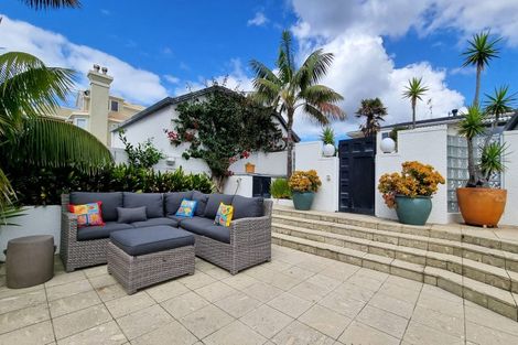 Photo of property in 2/15 Craig Road, Milford, Auckland, 0620