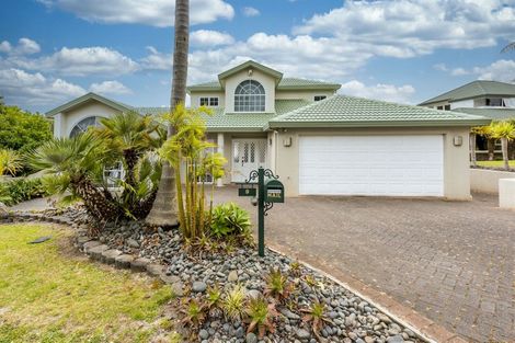 Photo of property in 9 Whiting Grove, West Harbour, Auckland, 0618