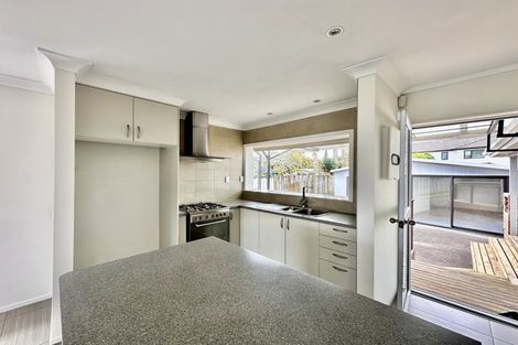 Photo of property in 54 Edgewater Drive, Pakuranga, Auckland, 2010