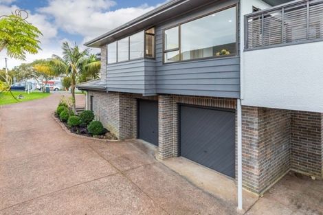 Photo of property in 2/283 Glenfield Road, Glenfield, Auckland, 0629