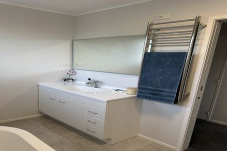 Photo of property in 121 Awaroa Road, Helensville, 0800
