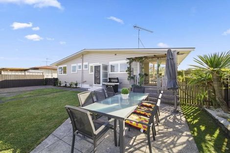 Photo of property in 72 Walworth Avenue, Pakuranga Heights, Auckland, 2010
