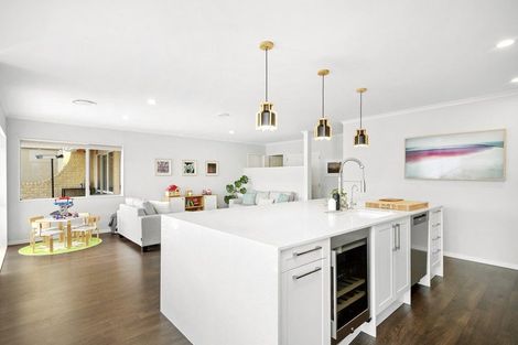 Photo of property in 125 Woodman Drive, Tawa, Wellington, 5028