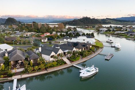 Photo of property in 21 Waitotara Way, Whitianga, 3510