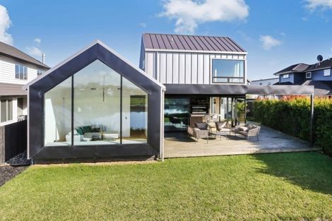 Photo of property in 8 Edgewater Drive, Karaka, Papakura, 2113