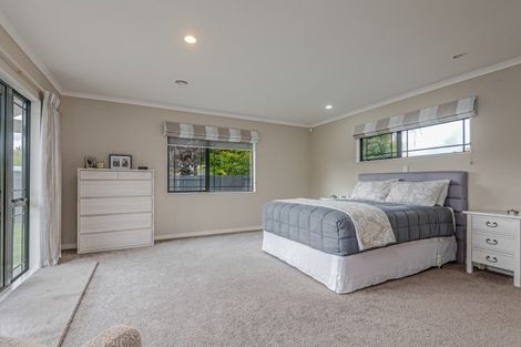 Photo of property in 19 Strachan Way, Highbury, Palmerston North, 4412