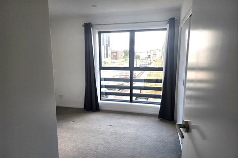 Photo of property in 40 Rauemi Way, Te Atatu South, Auckland, 0610