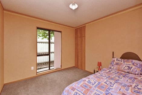 Photo of property in 23 Derenzy Place, Avonhead, Christchurch, 8042