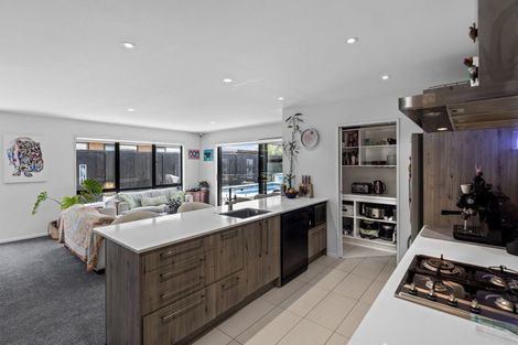 Photo of property in 15 Pohutukawa Parade, Riverhead, 0820