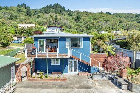 Photo of property in 82 Milton Terrace, Picton, 7220