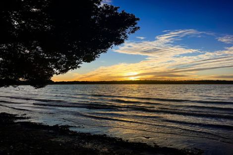 Photo of property in 21 Tindalls Bay Road, Tindalls Beach, Whangaparaoa, 0930