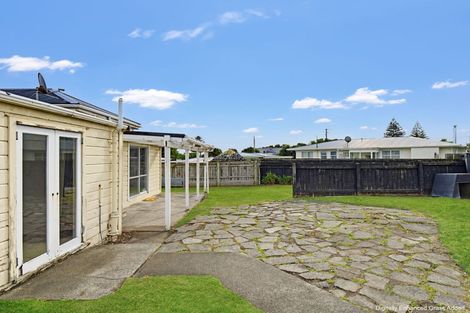 Photo of property in 4 Ashton Terrace, Castlecliff, Whanganui, 4501