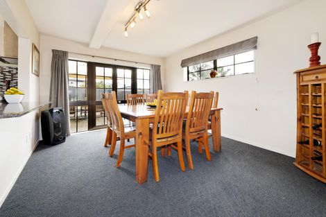 Photo of property in 5 Stockton Place, Glendene, Auckland, 0602