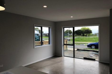 Photo of property in 3 Makete Crescent, Hobsonville, Auckland, 0618