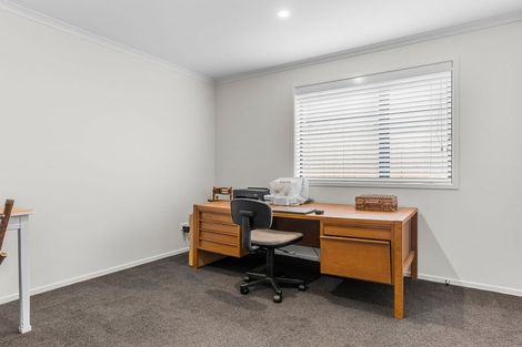 Photo of property in 98 Kaurinui Crescent, One Tree Point, 0118