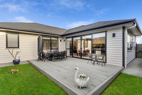 Photo of property in 64 Accolage Boulevard, Kumeu, 0810