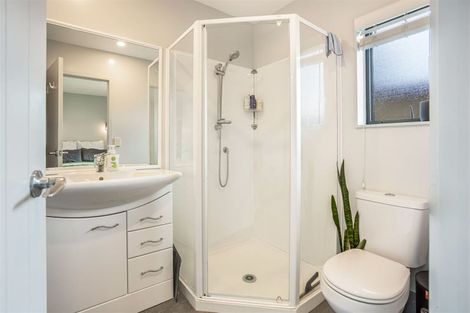 Photo of property in 68 South Kensington Way, Henderson, Auckland, 0612