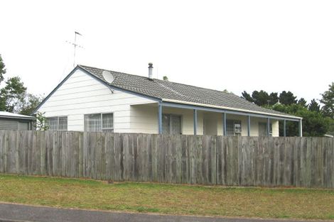Photo of property in 1 Ballial Place, West Harbour, Auckland, 0618