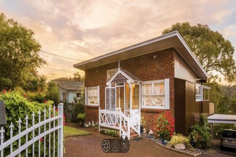 Photo of property in 77 Avonleigh Road, Green Bay, Auckland, 0604