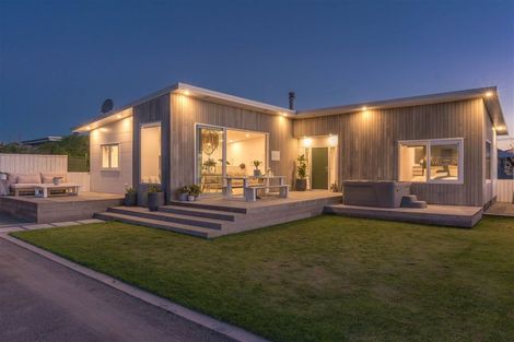 Photo of property in 21 Ocean Beach Street, Foxton Beach, Foxton, 4815