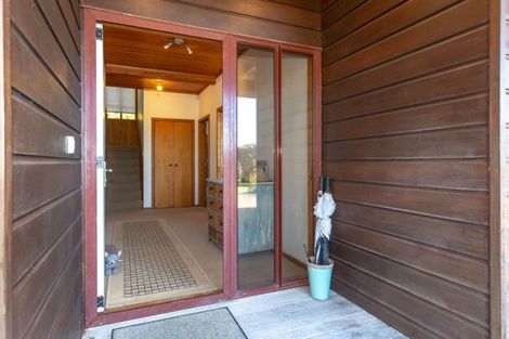 Photo of property in 124 Titiro Place, Onemana, Whangamata, 3691