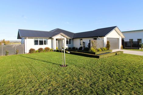 Photo of property in 28 Feist Street, Carterton, 5713