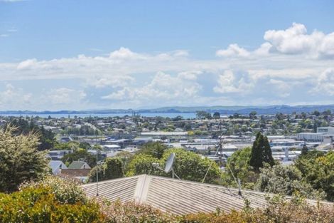 Photo of property in 11 Ross Avenue, Glenfield, Auckland, 0629