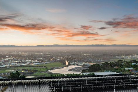 Photo of property in 21 Parkridge Place, Mount Pleasant, Christchurch, 8081