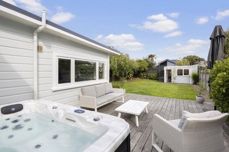 Photo of property in 36 Oroua Street, Eastbourne, Lower Hutt, 5013