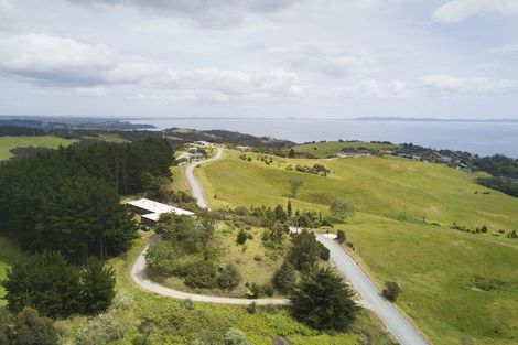 Photo of property in 21 Spicer Road, Cable Bay, 0420