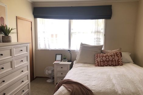 Photo of property in 21 Battle Place, Glenfield, Auckland, 0629