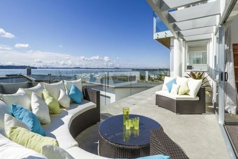 Photo of property in 15 Courtneys, West Harbour, Auckland, 0618