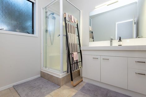 Photo of property in 12 Bucklands Beach Road, Bucklands Beach, Auckland, 2012