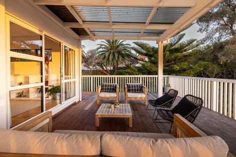 Photo of property in 42 Busby Hill, Havelock North, 4130