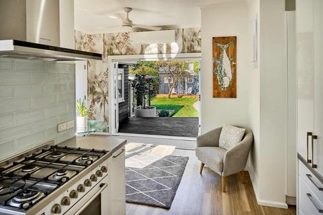 Photo of property in 147 Marine Parade, Eastbourne, Lower Hutt, 5013