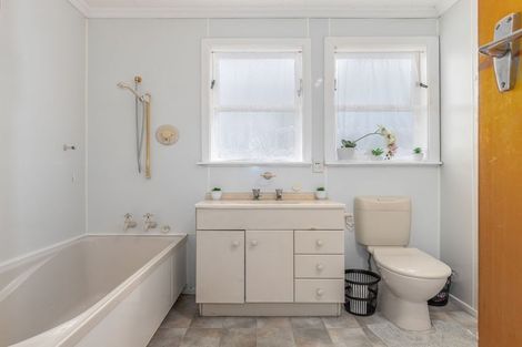 Photo of property in 43 Tiro Tiro Road, Levin, 5510