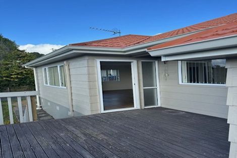 Photo of property in 1/9 Santiago Crescent, Unsworth Heights, Auckland, 0632