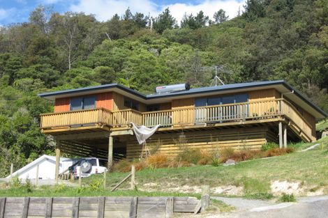 Photo of property in 6 Collins Place, Picton, 7220