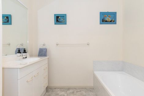 Photo of property in 56a Pitau Road, Mount Maunganui, 3116