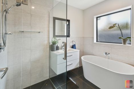 Photo of property in 1 Coulthard Terrace, Opaheke, Papakura, 2113