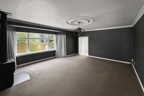 Photo of property in 27 Marne Street, Hokowhitu, Palmerston North, 4410