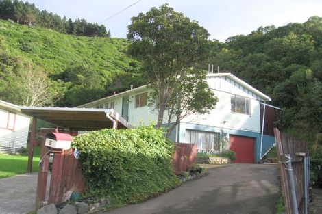 Photo of property in 9 Mckelvey Place, Tawa, Wellington, 5028