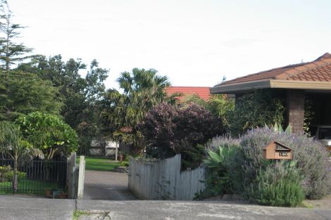 Photo of property in 180 Carnoustie Drive, Wattle Downs, Auckland, 2103
