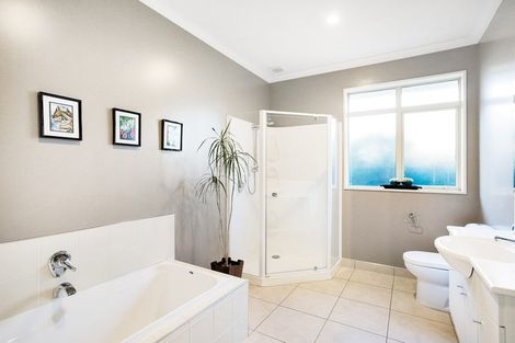 Photo of property in 21 Cairnbrae Drive, Prebbleton, 7604