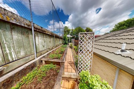 Photo of property in 18a Surrey Crescent, Hokowhitu, Palmerston North, 4410