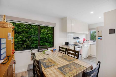 Photo of property in 2/10 Kirklow Place, Goodwood Heights, Auckland, 2105