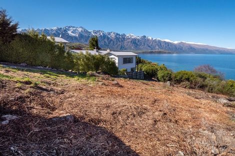 Photo of property in 64 Cedar Drive, Kelvin Heights, Queenstown, 9300