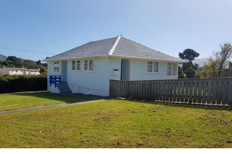 Photo of property in 35 Cornwall Crescent, Cannons Creek, Porirua, 5024