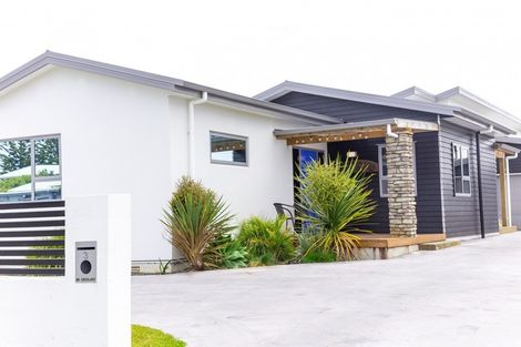Photo of property in 3 Kamahi Street, Castlecliff, Whanganui, 4501