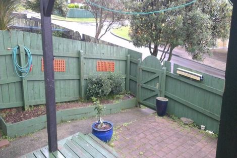 Photo of property in 124 Akaroa Drive, Maupuia, Wellington, 6022